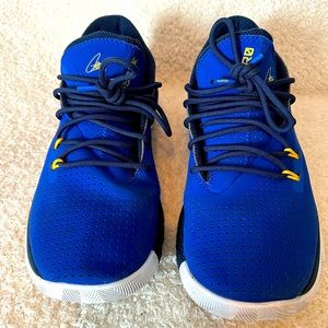 Boys Steph Curry sneakers